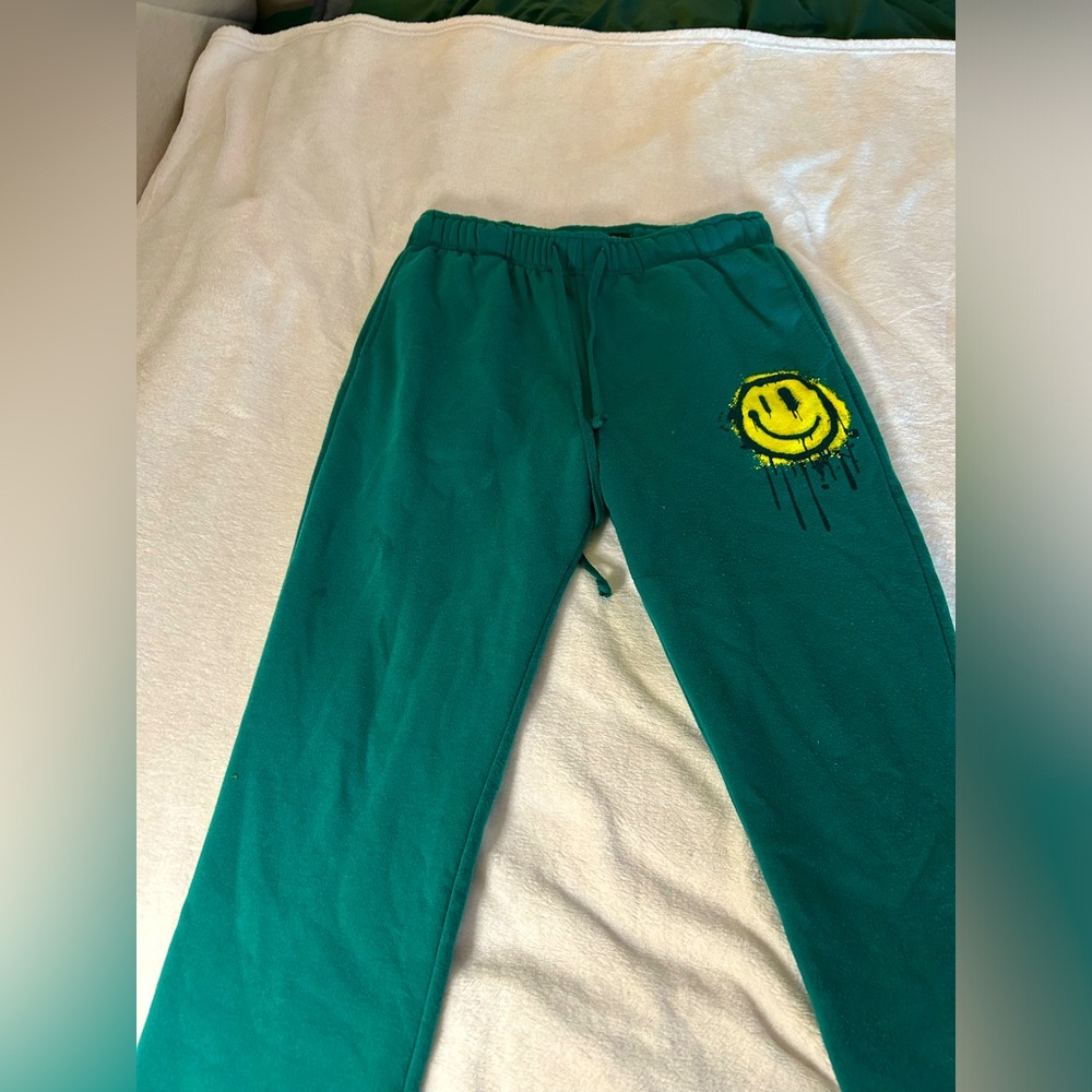 Brooklyn dark green sweatpants.